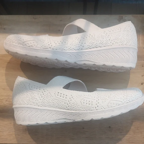 Skechers Women's Cream Knit Flats - Picture 3 of 4